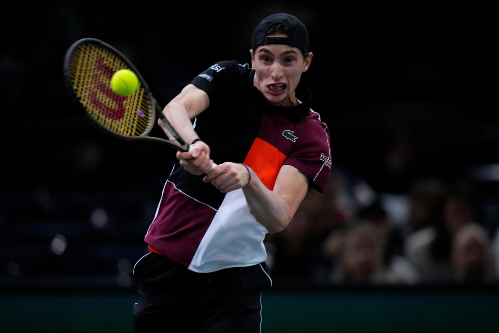 欧洲网球队爆冷西班牙网球队，兹维列夫绝境逆转