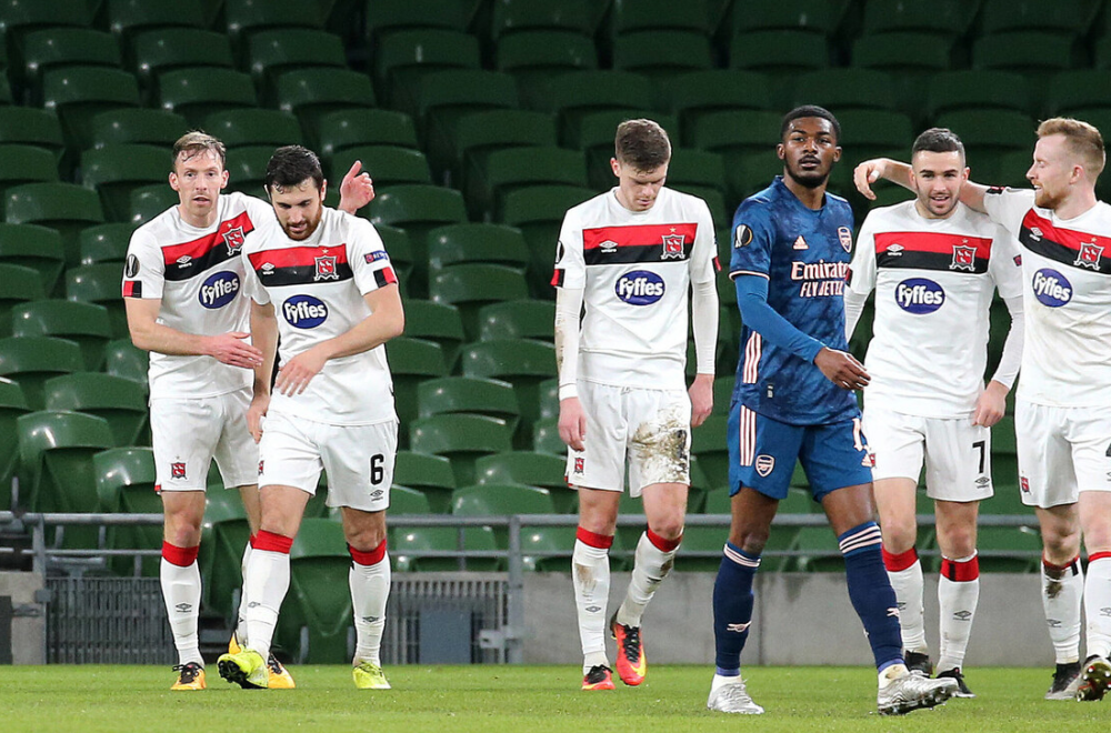 世界劲旅再战,球迷欢呼雀跃 世界劲旅再战,球迷欢呼雀跃