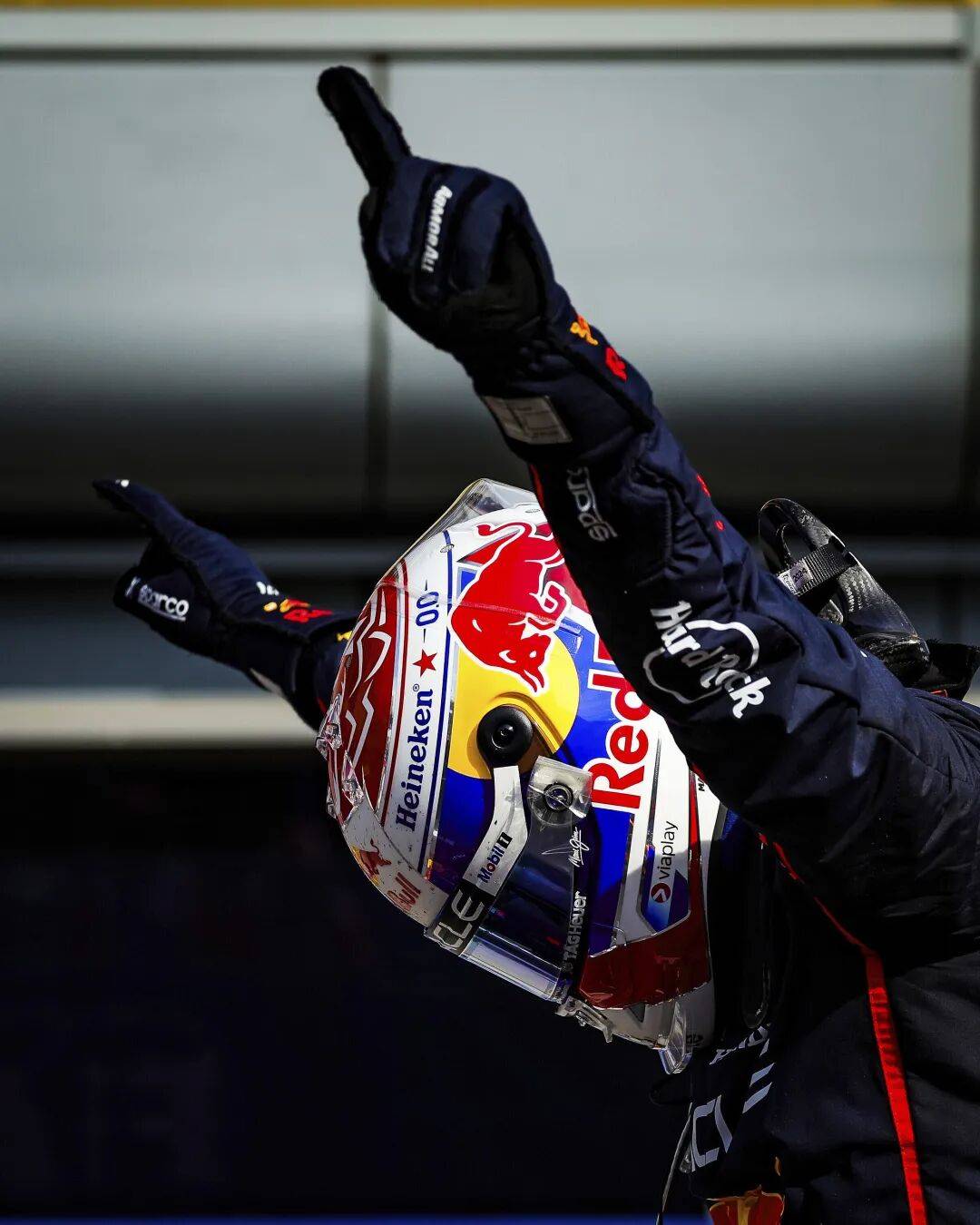 哈斯车队逆转红牛二队，诺里斯关键制胜