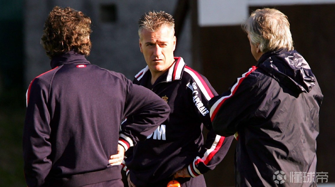 南特教练团队鼓励年轻球员，拼搏向前