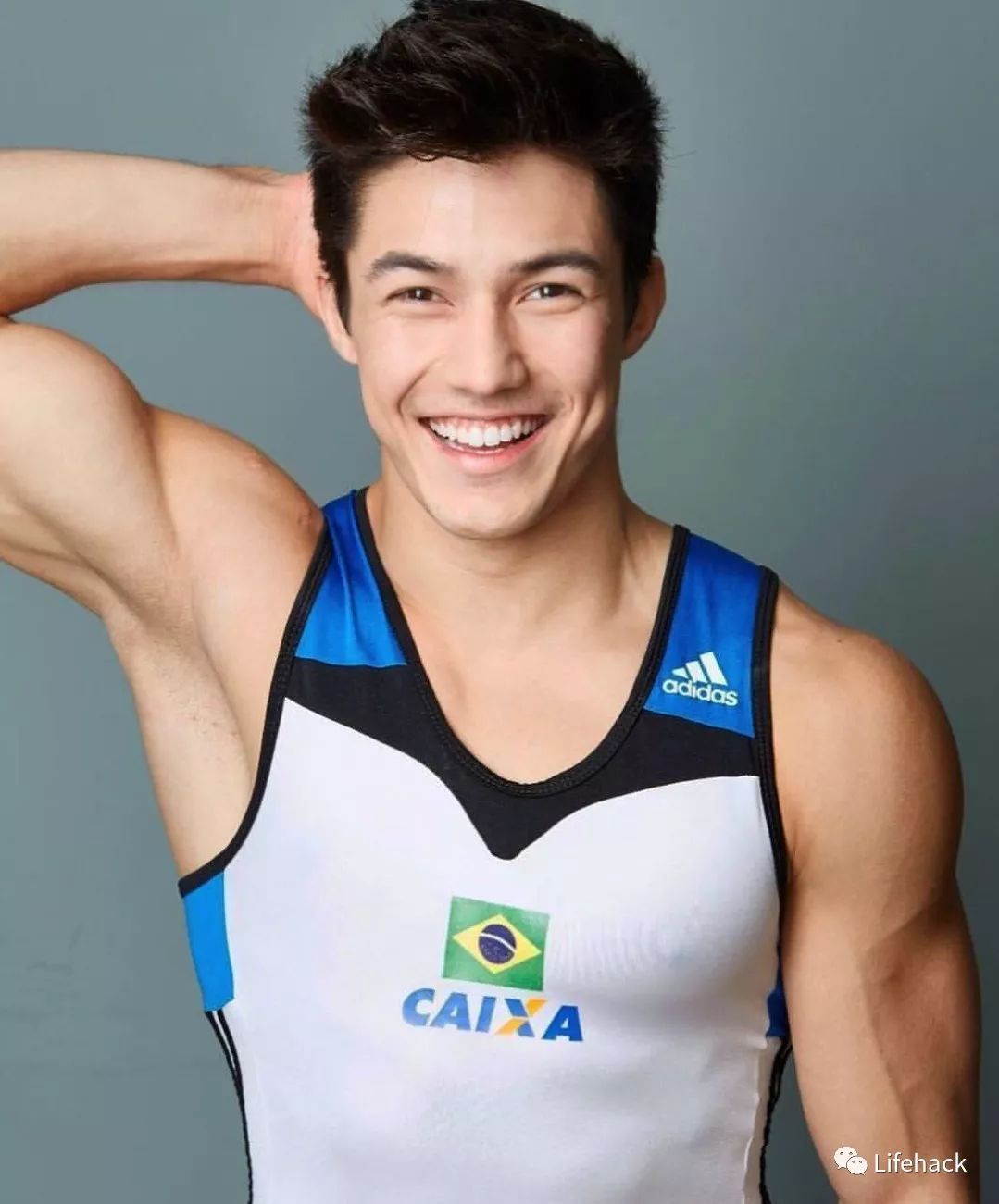 巴西游泳选手折桂，傲视群雄