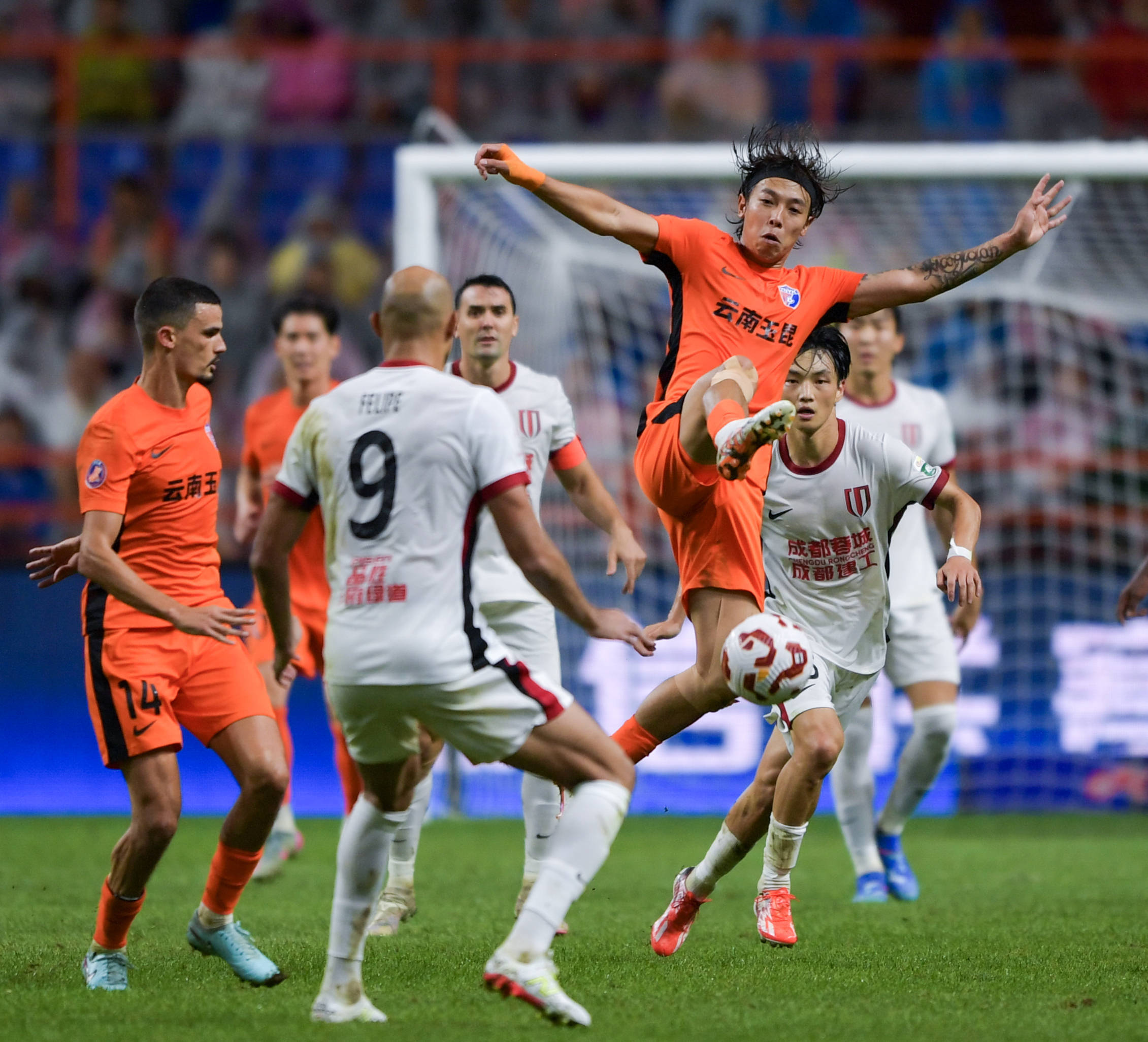 熊猫直播-中超职业足球赛场最新状况分析