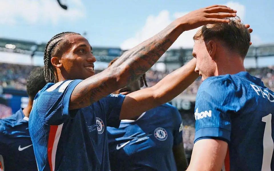 切尔西新援火线登场，助攻连连带队踢出好球