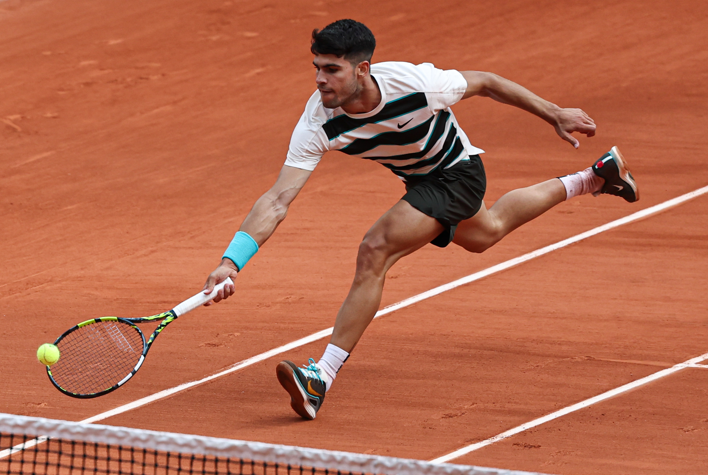 美国网球队轻取法国网球队，阿尔卡拉斯绝境逆转