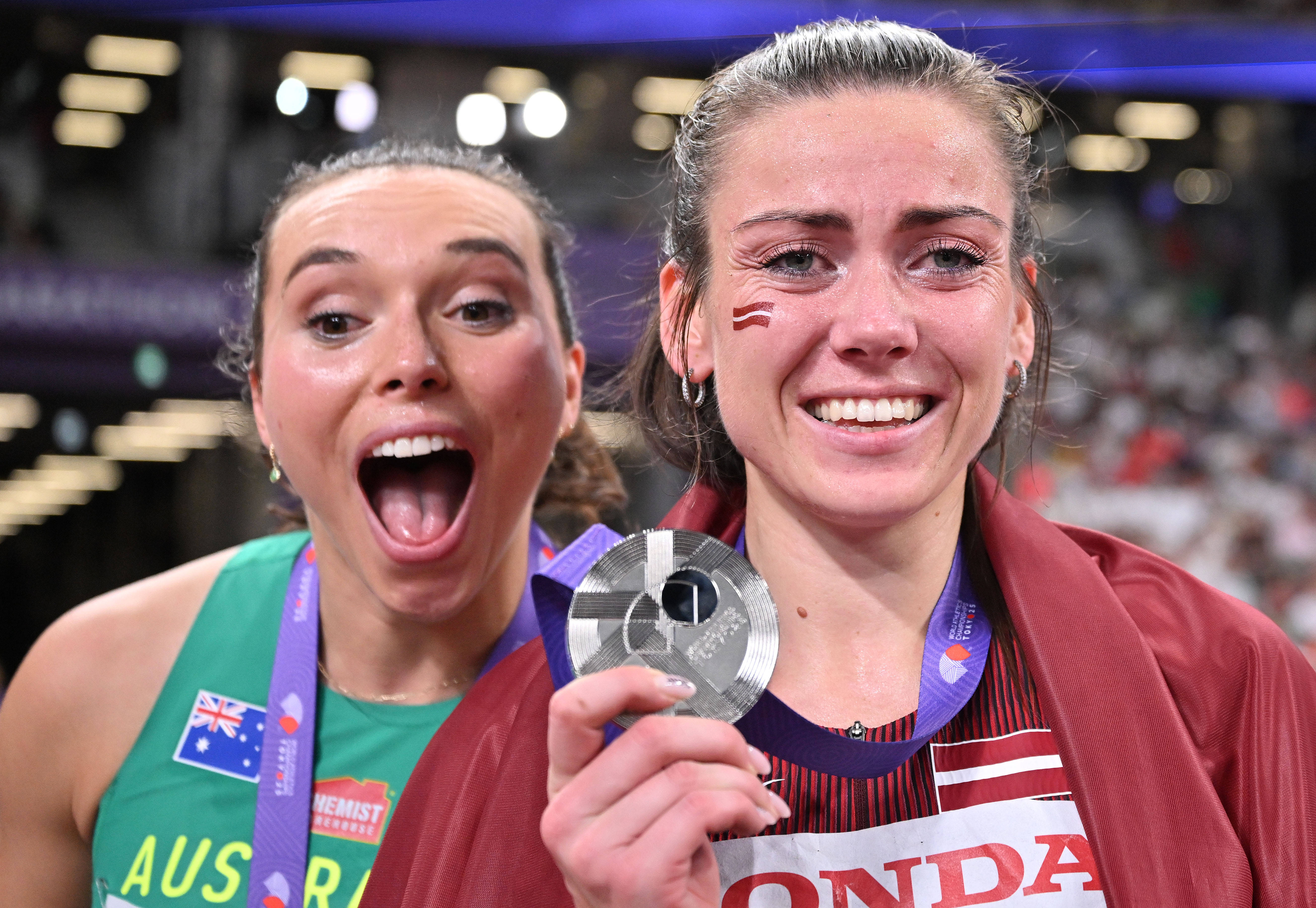 厄瓜多尔田径选手冲刺全力，斩获好成绩