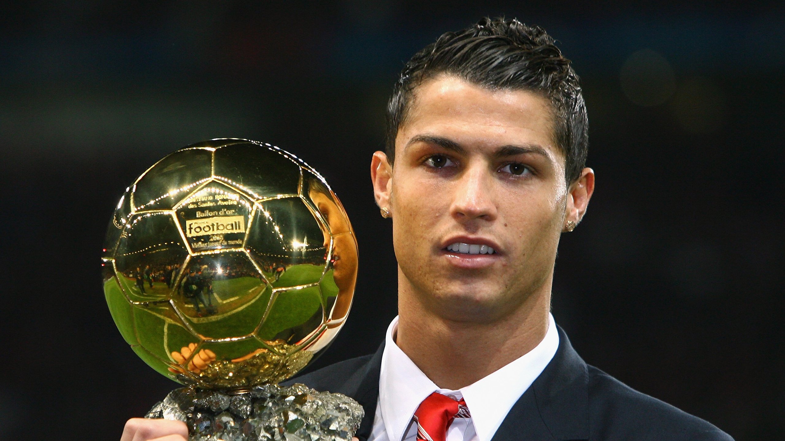 西决生死战焦点战，乌克兰血拼阿根廷，一场跨越战火与足球的意志对决